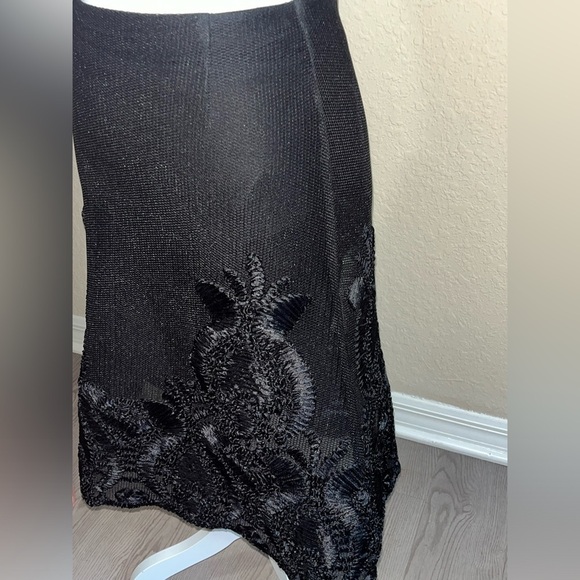 Luxury Maje ‘Jade’ Black Honeycomb Mesh Embroidered Skirt - Picture 5 of 9